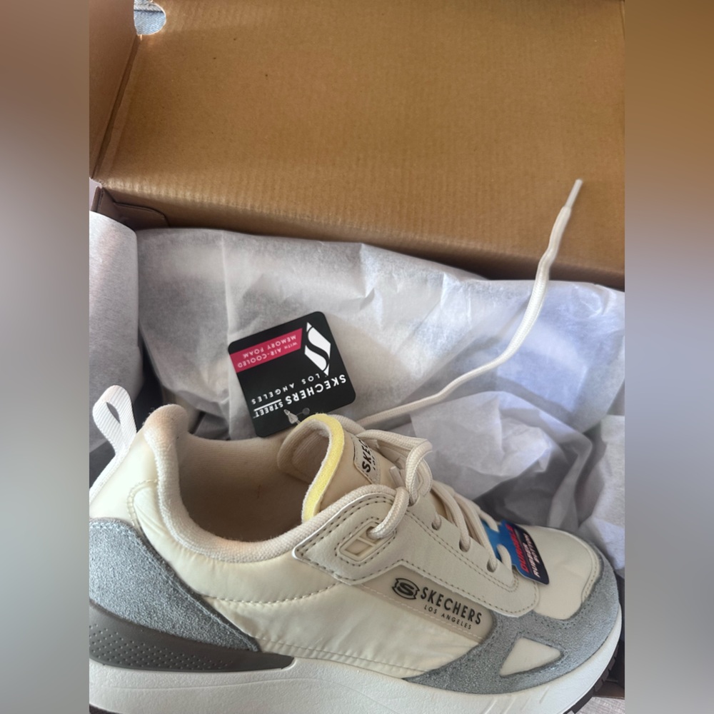 Skechers Cream and Gray Sneakers nwt size 5 - Picture 5 of 8